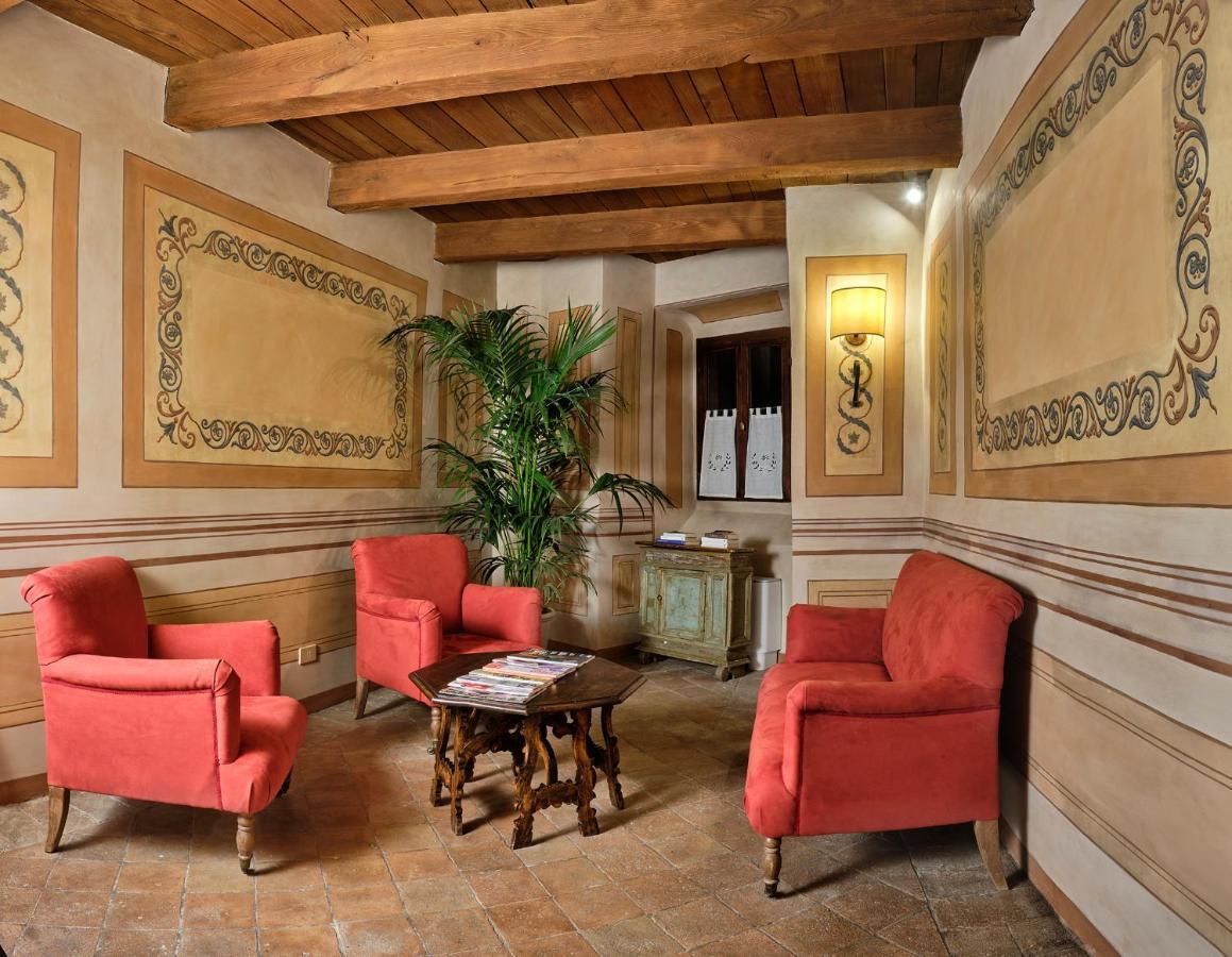 ホテル Palazzo Viviani Castello Di モンテグリドルフォ エクステリア 写真