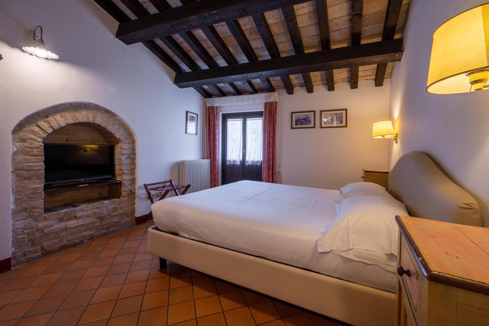 ホテル Palazzo Viviani Castello Di モンテグリドルフォ 部屋 写真